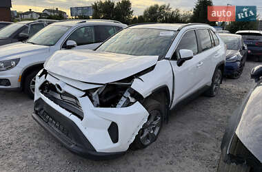 Позашляховик / Кросовер Toyota RAV4 2024 в Львові