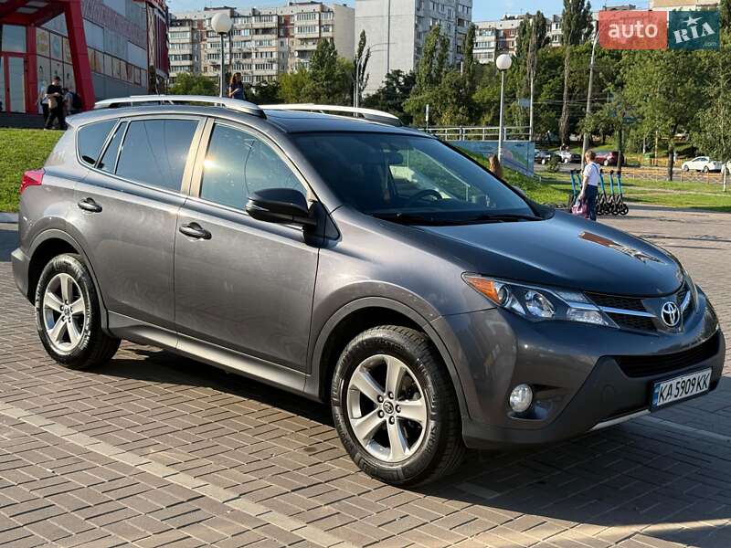 Внедорожник / Кроссовер Toyota RAV4 2015 в 