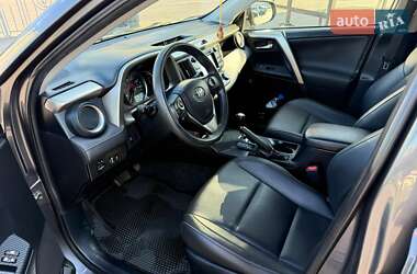 Внедорожник / Кроссовер Toyota RAV4 2015 в 