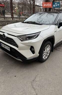 Внедорожник / Кроссовер Toyota RAV4 2021 в Киеве