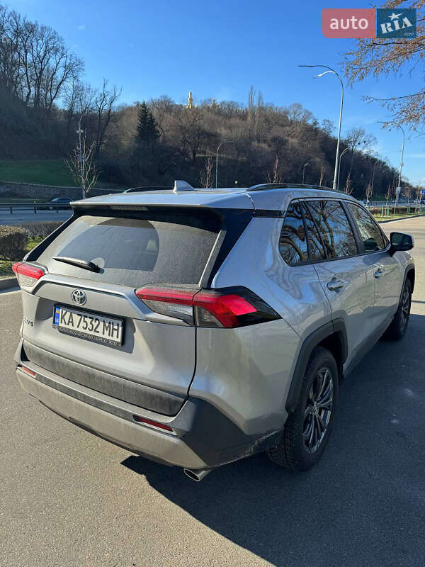 Внедорожник / Кроссовер Toyota RAV4 2022 в Киеве