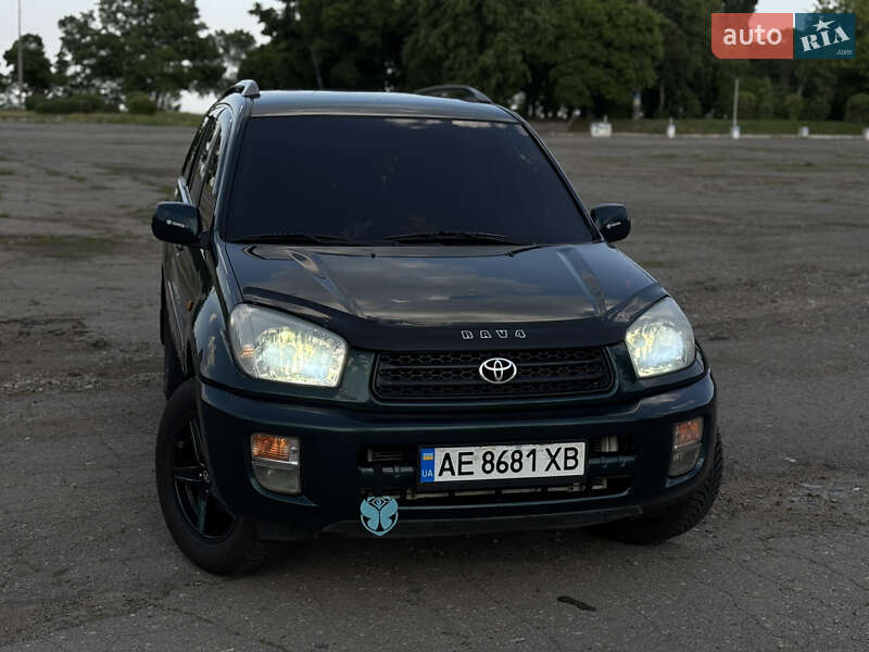Внедорожник / Кроссовер Toyota RAV4 2000 в Чугуеве