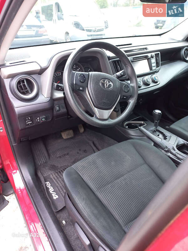 Позашляховик / Кросовер Toyota RAV4 2016 в Дніпрі