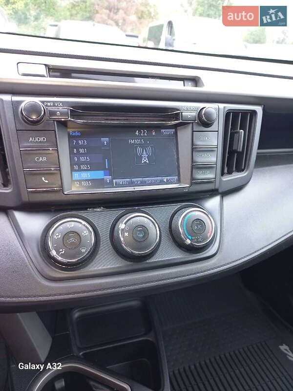 Позашляховик / Кросовер Toyota RAV4 2016 в Дніпрі