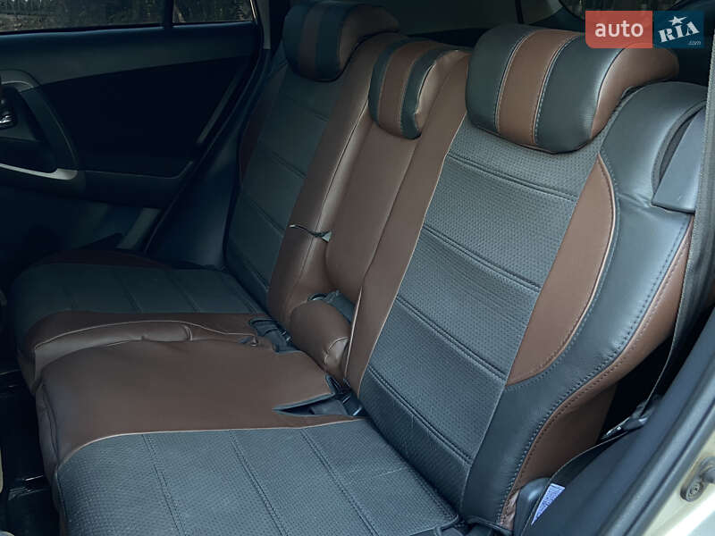 Позашляховик / Кросовер Toyota RAV4 2006 в Миколаєві