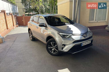 Позашляховик / Кросовер Toyota RAV4 2017 в Києві