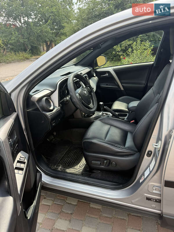 Позашляховик / Кросовер Toyota RAV4 2016 в Кропивницькому