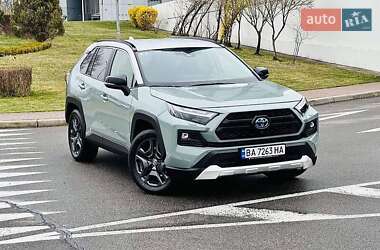Позашляховик / Кросовер Toyota RAV4 2021 в Львові