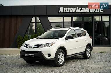 Позашляховик / Кросовер Toyota RAV4 2015 в Чернівцях
