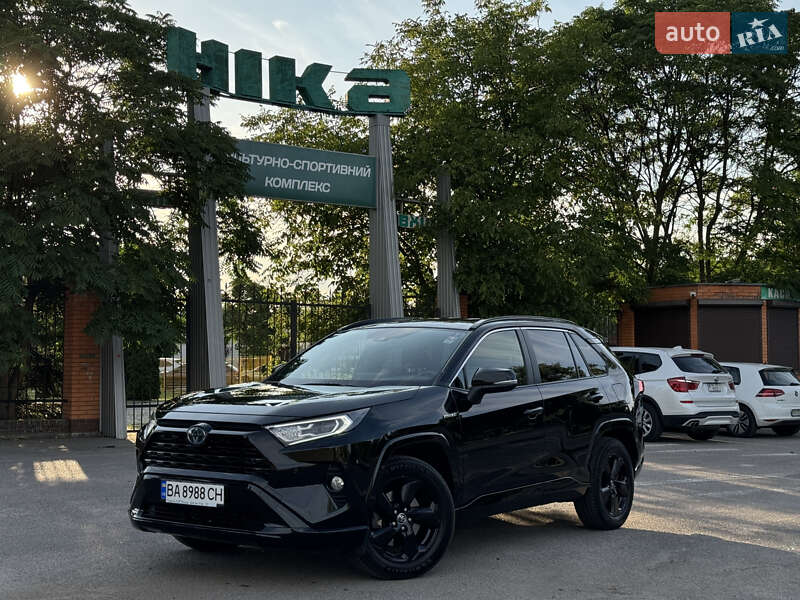 Внедорожник / Кроссовер Toyota RAV4 2020 в 