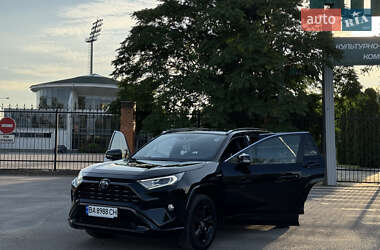 Внедорожник / Кроссовер Toyota RAV4 2020 в 