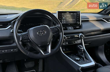 Внедорожник / Кроссовер Toyota RAV4 2020 в 