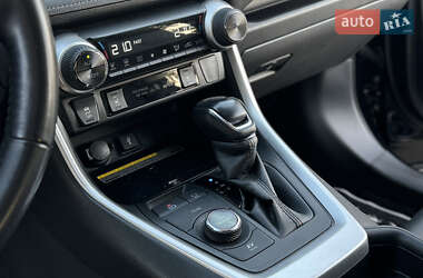 Внедорожник / Кроссовер Toyota RAV4 2020 в 