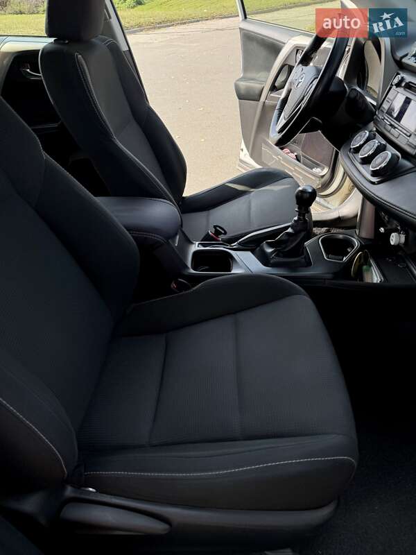 Внедорожник / Кроссовер Toyota RAV4 2018 в Верхнеднепровске фото 14 Внедорожник / Кроссовер Toyota RAV4 2018 в Верхнеднепровске