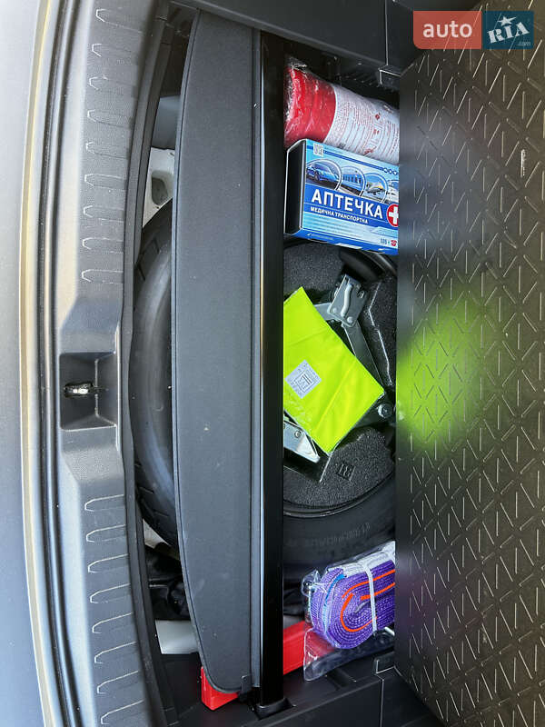 Позашляховик / Кросовер Toyota RAV4 2019 в Кременчуці