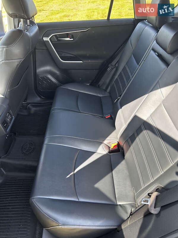 Позашляховик / Кросовер Toyota RAV4 2019 в Кременчуці