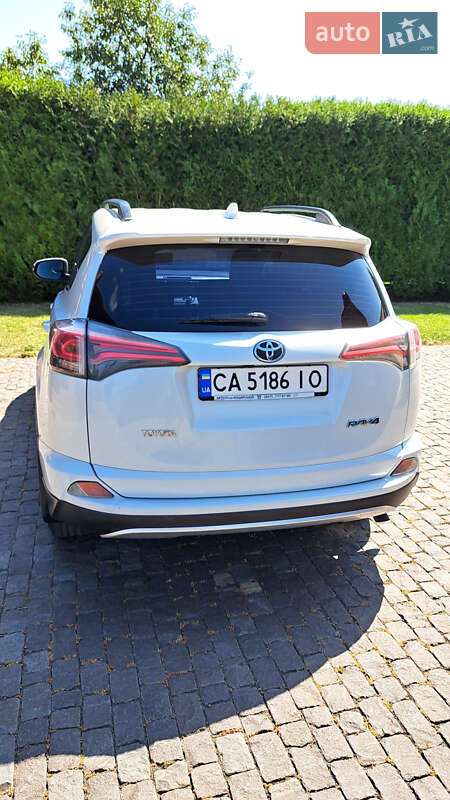 Внедорожник / Кроссовер Toyota RAV4 2016 в Ужгороде