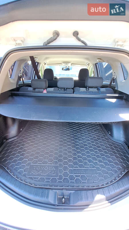 Внедорожник / Кроссовер Toyota RAV4 2016 в Ужгороде