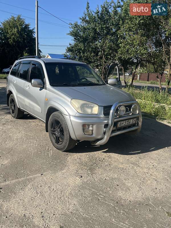 Позашляховик / Кросовер Toyota RAV4 2000 в Слов'янську