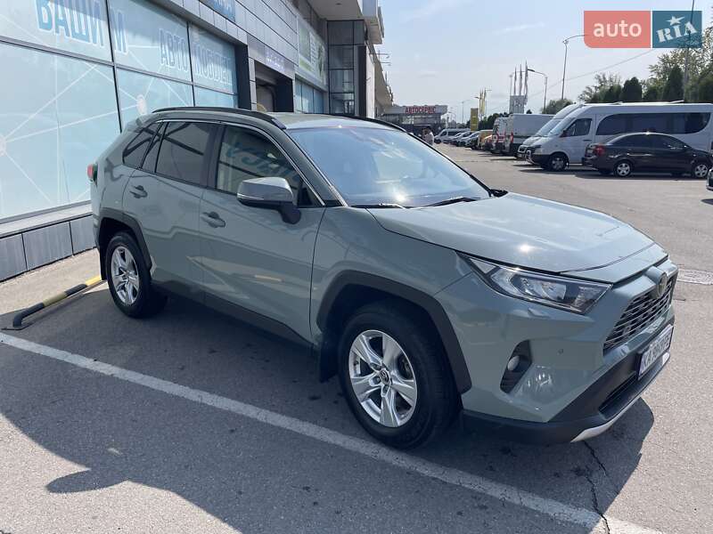 Позашляховик / Кросовер Toyota RAV4 2021 в Полтаві