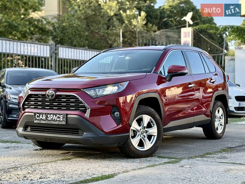 Внедорожник / Кроссовер Toyota RAV4 2019 в 