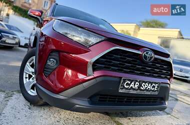Внедорожник / Кроссовер Toyota RAV4 2019 в 