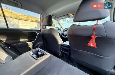 Внедорожник / Кроссовер Toyota RAV4 2019 в 