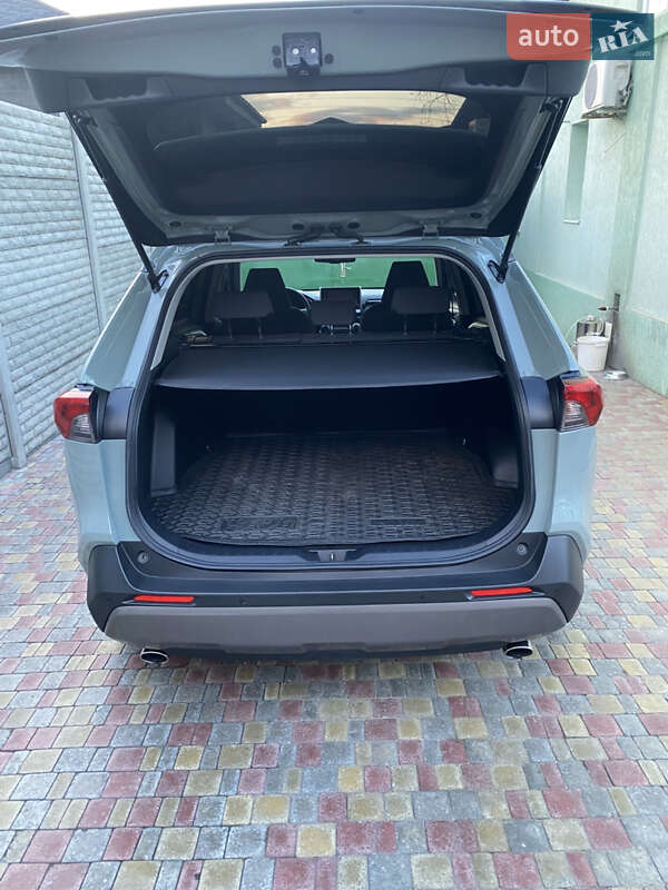 Позашляховик / Кросовер Toyota RAV4 2021 в Харкові