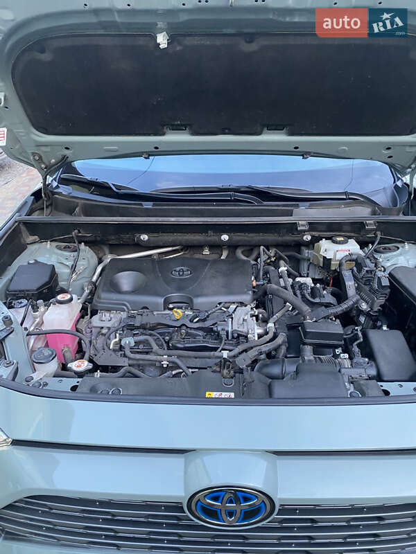 Позашляховик / Кросовер Toyota RAV4 2021 в Харкові