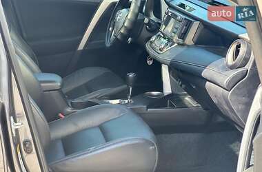 Внедорожник / Кроссовер Toyota RAV4 2013 в 
