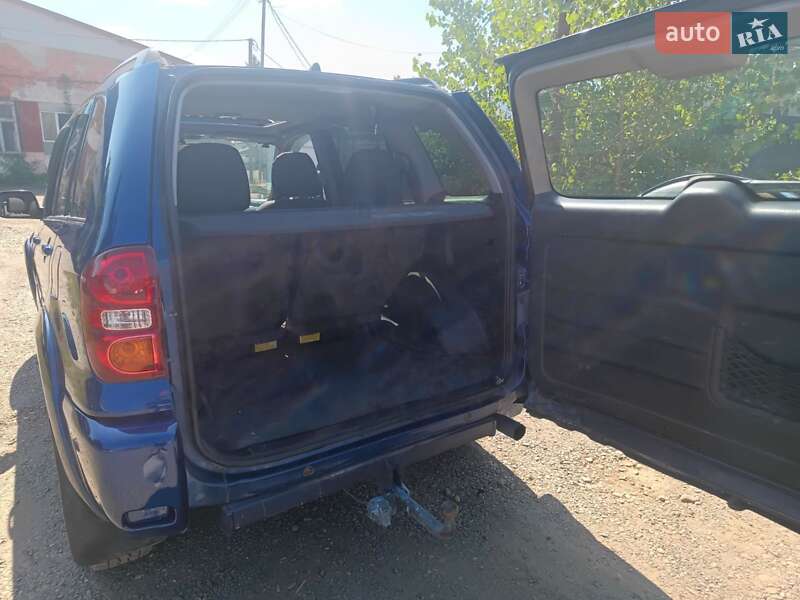 Позашляховик / Кросовер Toyota RAV4 2005 в Хусті