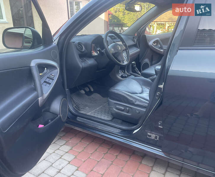 Позашляховик / Кросовер Toyota RAV4 2008 в Коростишеві