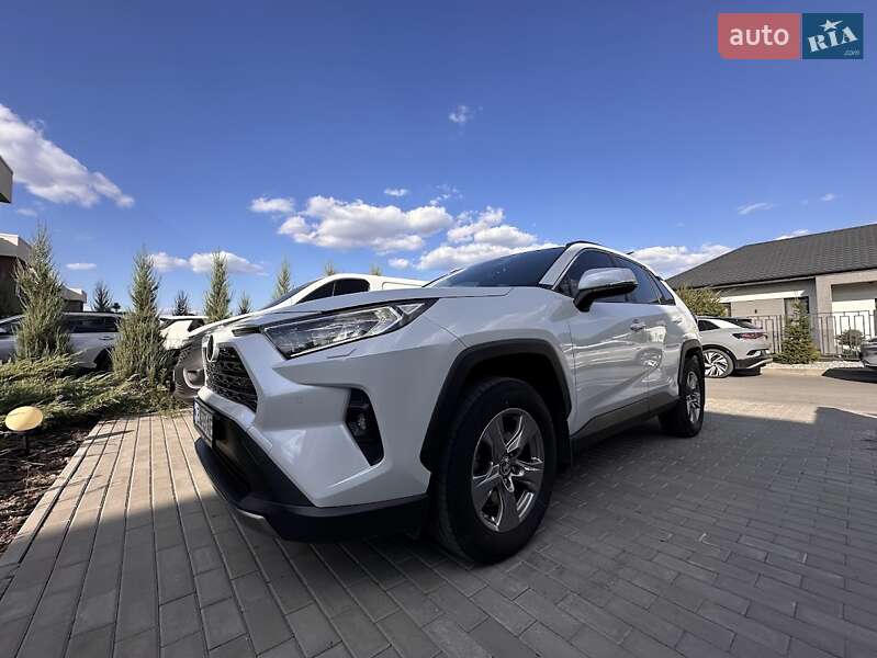 Внедорожник / Кроссовер Toyota RAV4 2023 в Днепре