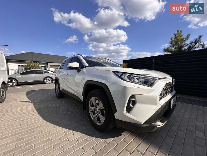 Внедорожник / Кроссовер Toyota RAV4 2023 в Днепре