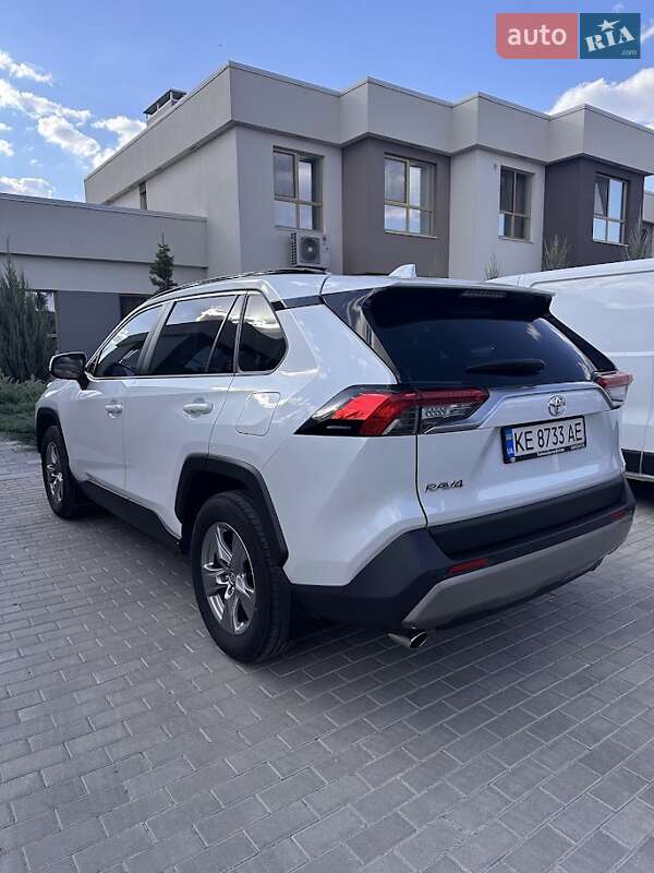 Внедорожник / Кроссовер Toyota RAV4 2023 в Днепре