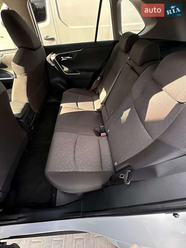 Внедорожник / Кроссовер Toyota RAV4 2023 в Днепре