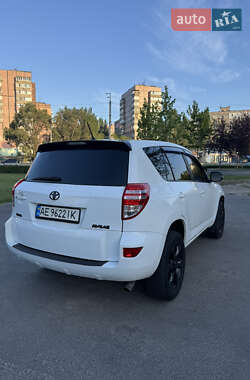 Внедорожник / Кроссовер Toyota RAV4 2012 в 