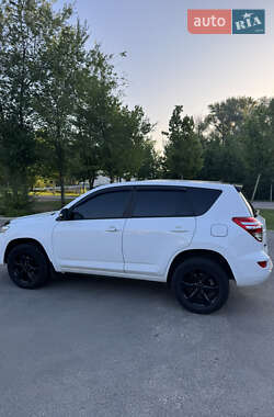 Внедорожник / Кроссовер Toyota RAV4 2012 в 