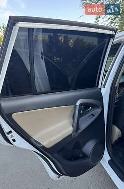 Внедорожник / Кроссовер Toyota RAV4 2012 в 