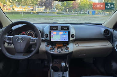 Внедорожник / Кроссовер Toyota RAV4 2012 в 