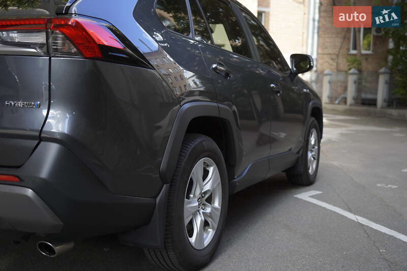 Позашляховик / Кросовер Toyota RAV4 2021 в Києві