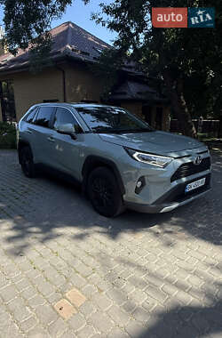 Позашляховик / Кросовер Toyota RAV4 2020 в Рівному