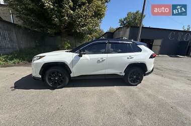 Внедорожник / Кроссовер Toyota RAV4 2022 в 