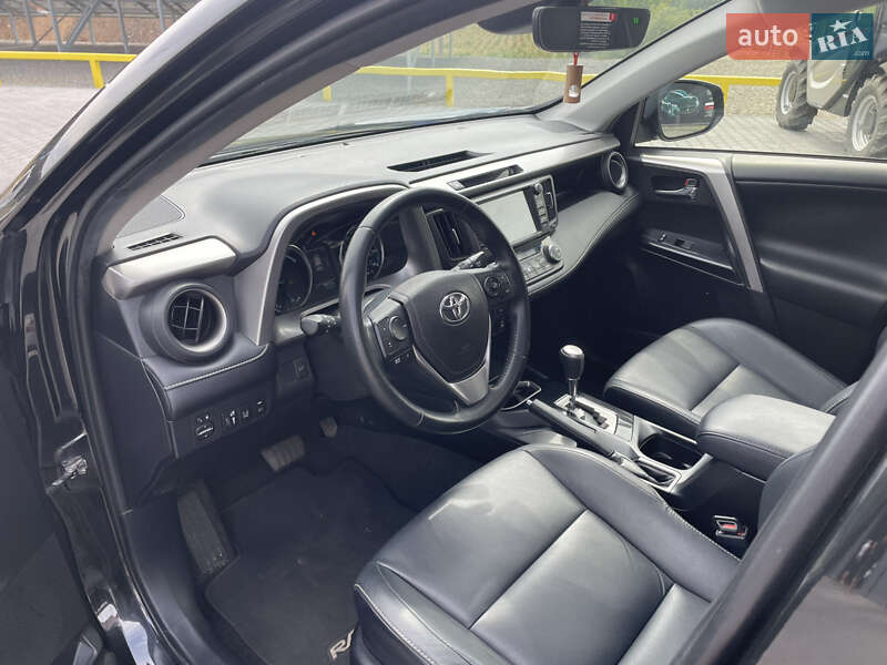 Позашляховик / Кросовер Toyota RAV4 2017 в Києві