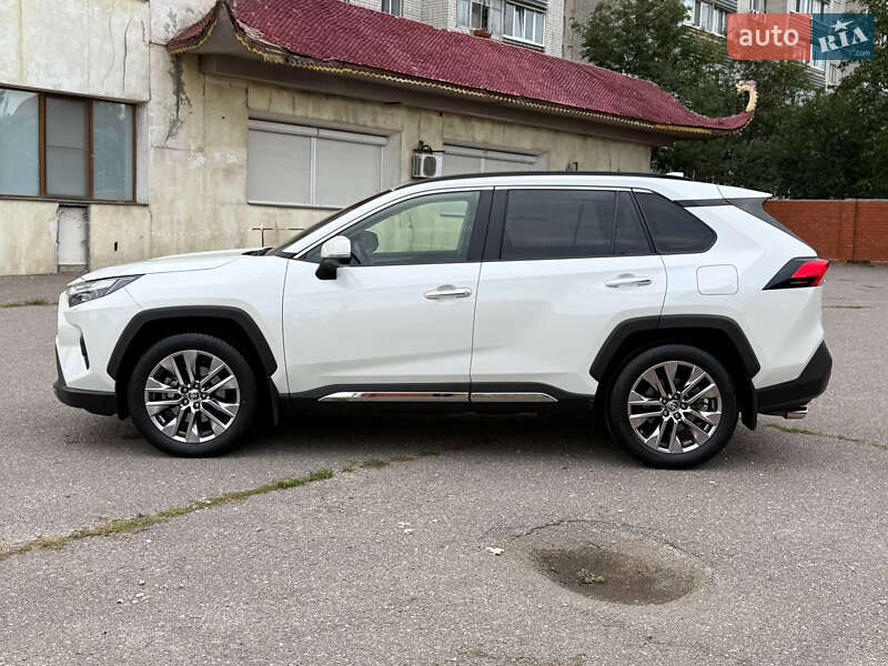 Позашляховик / Кросовер Toyota RAV4 2022 в Харкові