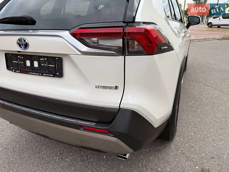 Позашляховик / Кросовер Toyota RAV4 2022 в Харкові