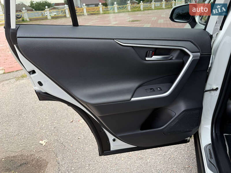 Позашляховик / Кросовер Toyota RAV4 2022 в Харкові