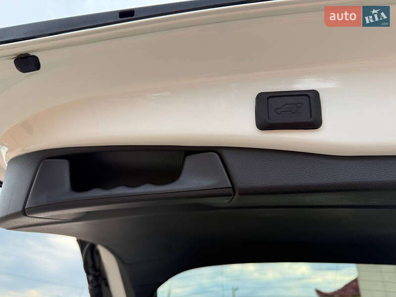 Позашляховик / Кросовер Toyota RAV4 2022 в Харкові