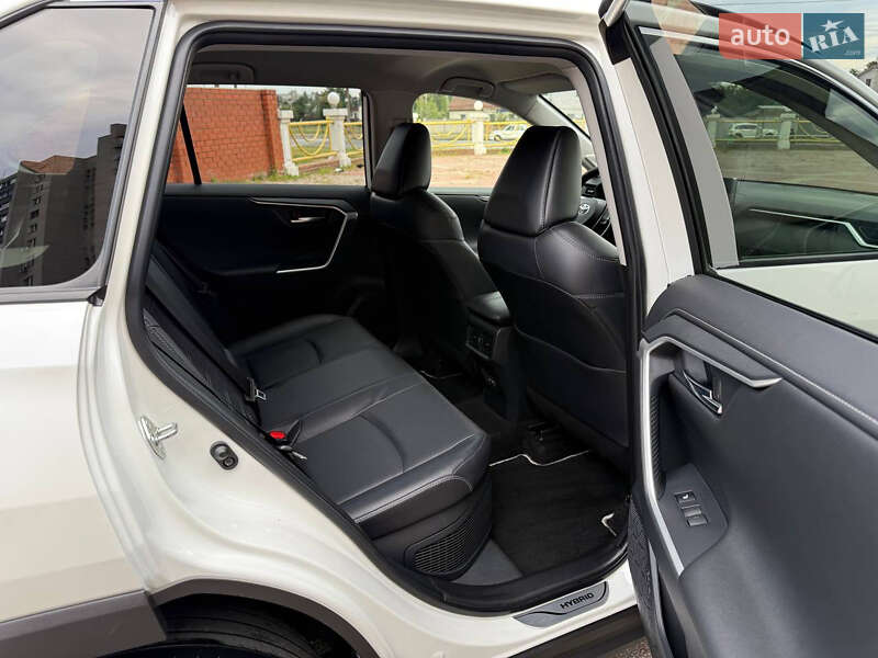 Позашляховик / Кросовер Toyota RAV4 2022 в Харкові