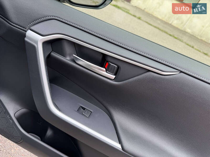 Позашляховик / Кросовер Toyota RAV4 2022 в Харкові